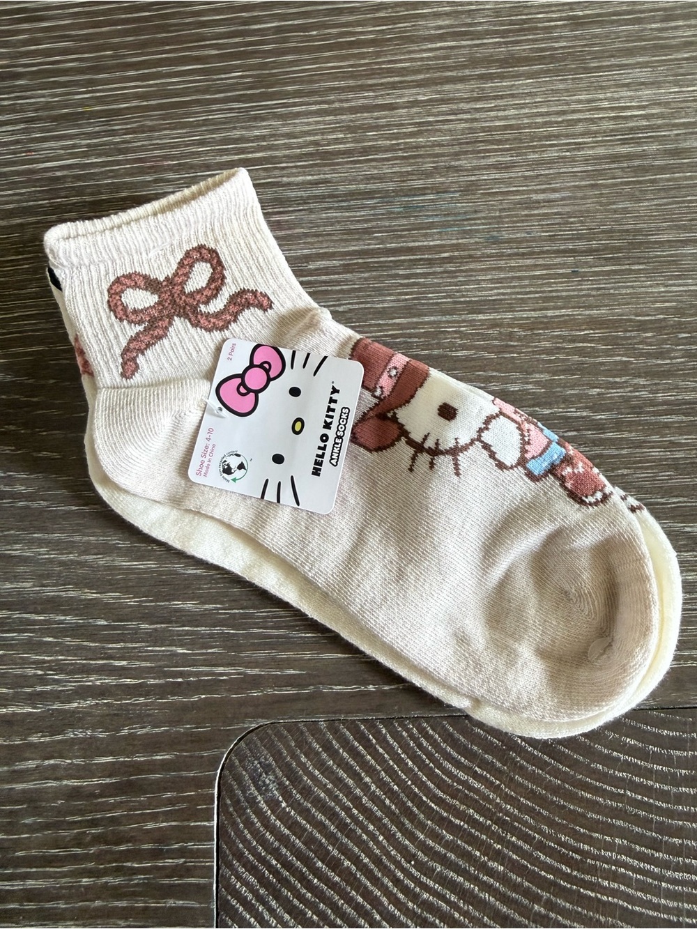 NWT Hello Kitty Cream crew Socks with Pink Bow Detail 2 pairs